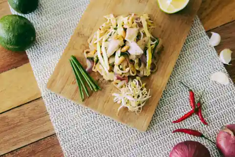 Блюдо с лапшой и овощами